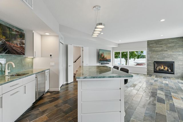 9235 Lake Riley Boulevard, Chanhassen, MN 55317