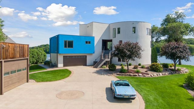 9235 Lake Riley Boulevard, Chanhassen, MN 55317