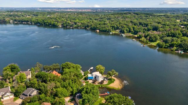 9235 Lake Riley Boulevard, Chanhassen, MN 55317