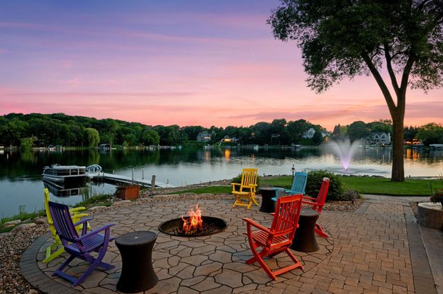 9235 Lake Riley Boulevard, Chanhassen, MN 55317