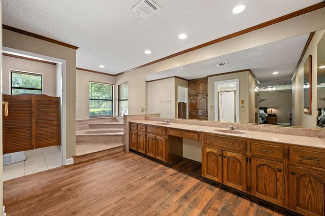 1501 Woods LOOP, Driftwood, TX 78619