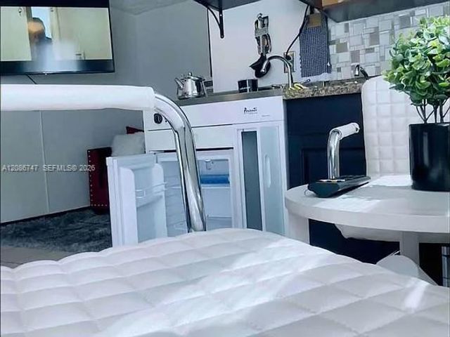 1400 NE 148th Street 4, Miami, FL 33161