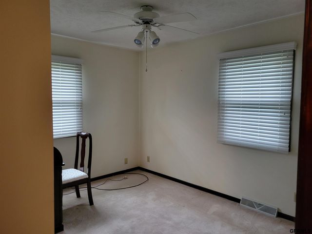 710 Pawnee Drive, Gretna, NE 68028