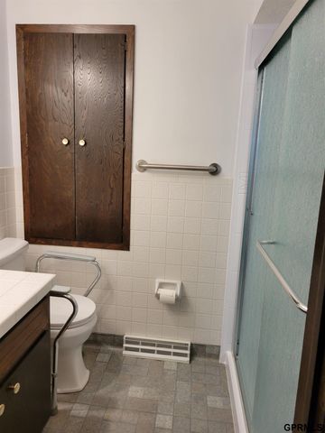 710 Pawnee Drive, Gretna, NE 68028