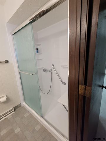 710 Pawnee Drive, Gretna, NE 68028