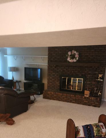 710 Pawnee Drive, Gretna, NE 68028