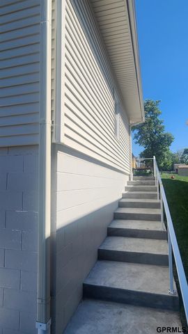 710 Pawnee Drive, Gretna, NE 68028