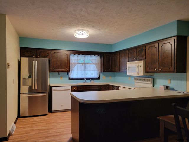 710 Pawnee Drive, Gretna, NE 68028