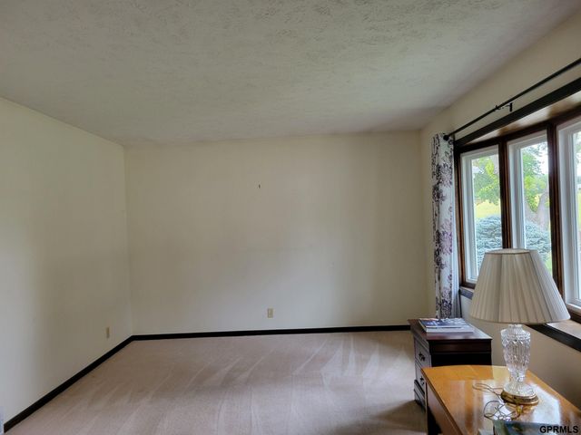 710 Pawnee Drive, Gretna, NE 68028