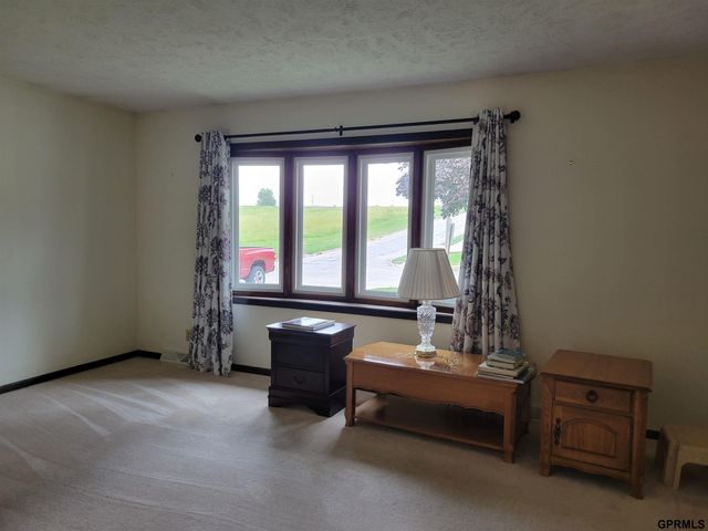 710 Pawnee Drive, Gretna, NE 68028