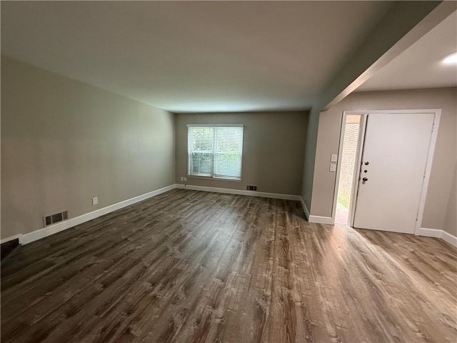 145 Starboard Point, Roswell, GA 30076