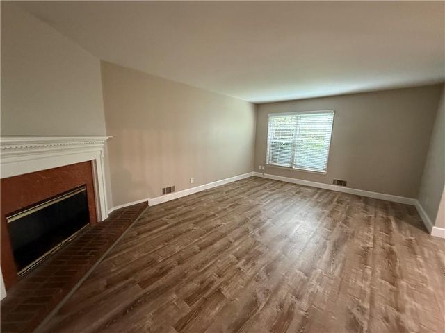 145 Starboard Point, Roswell, GA 30076
