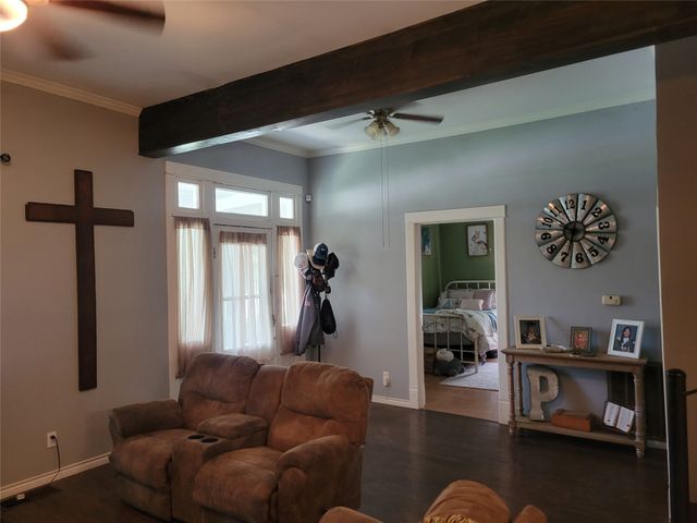 706 W Wrights Avenue, Comanche, TX 76442