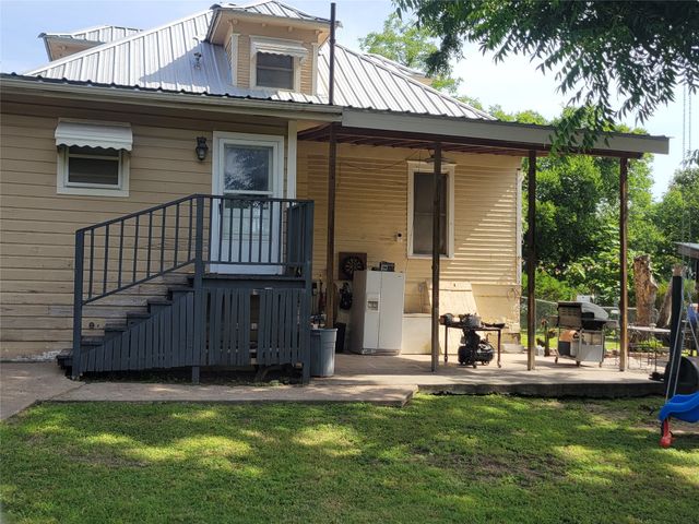 706 W Wrights Avenue, Comanche, TX 76442