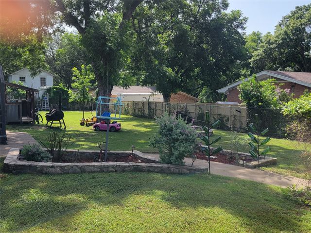 706 W Wrights Avenue, Comanche, TX 76442