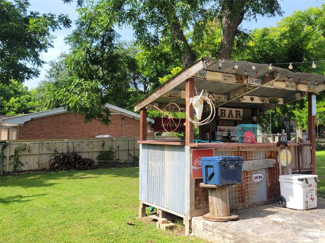 706 W Wrights Avenue, Comanche, TX 76442