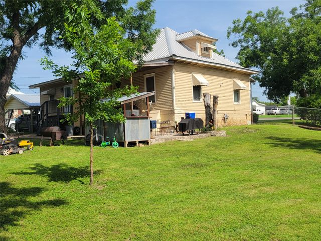 706 W Wrights Avenue, Comanche, TX 76442