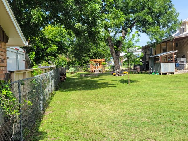 706 W Wrights Avenue, Comanche, TX 76442