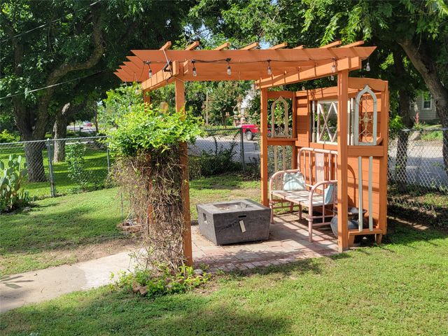 706 W Wrights Avenue, Comanche, TX 76442