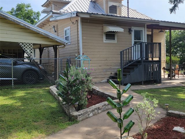 706 W Wrights Avenue, Comanche, TX 76442