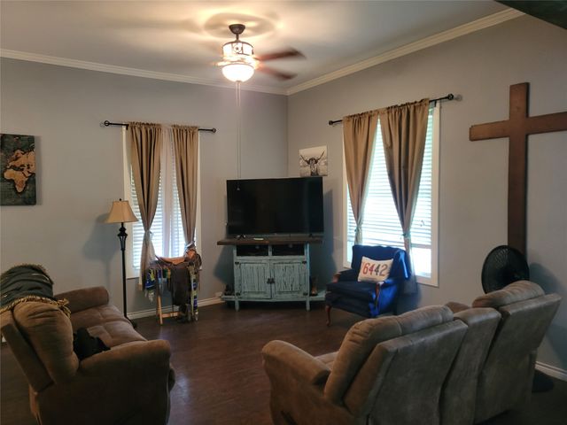 706 W Wrights Avenue, Comanche, TX 76442