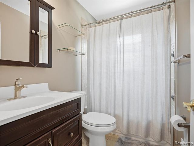 22125 Love Street, Saint Clair Shores, MI 48082
