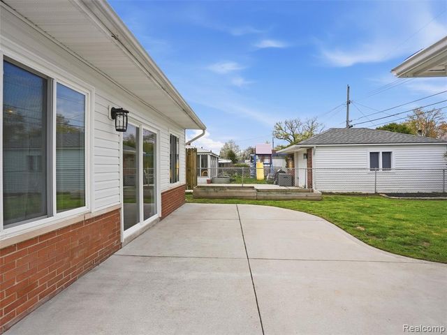 22125 Love Street, Saint Clair Shores, MI 48082