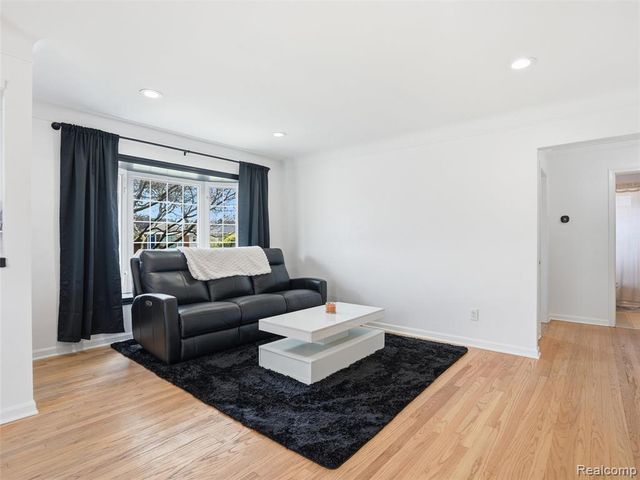 22125 Love Street, Saint Clair Shores, MI 48082