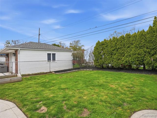 22125 Love Street, Saint Clair Shores, MI 48082
