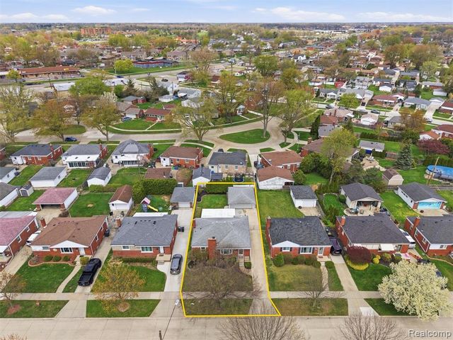 22125 Love Street, Saint Clair Shores, MI 48082