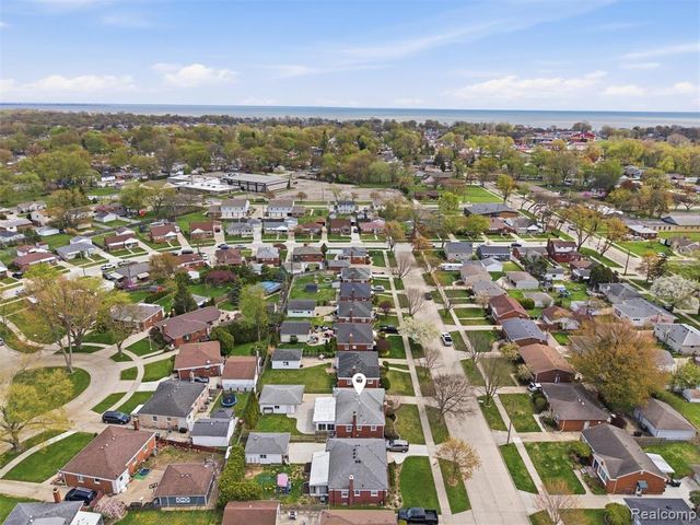 22125 Love Street, Saint Clair Shores, MI 48082