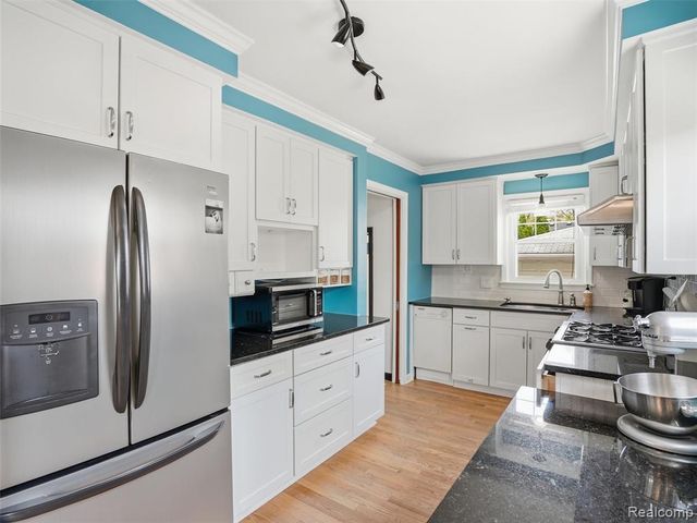 22125 Love Street, Saint Clair Shores, MI 48082