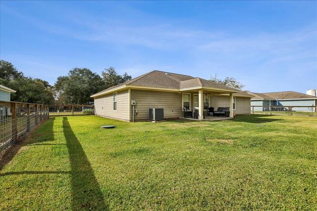 717 1st Street, Winnie, TX 77665