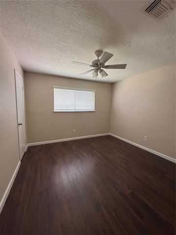 16610 Forest Bend Avenue, Friendswood, TX 77546