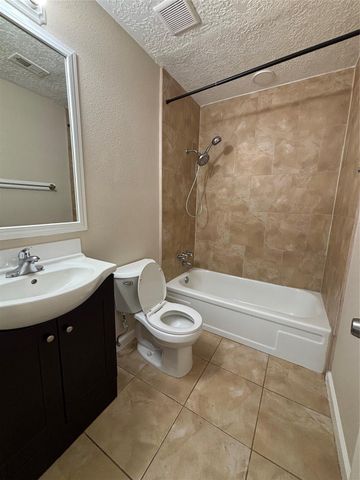 16610 Forest Bend Avenue, Friendswood, TX 77546