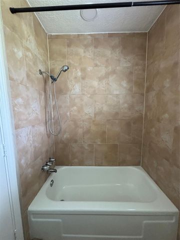 16610 Forest Bend Avenue, Friendswood, TX 77546