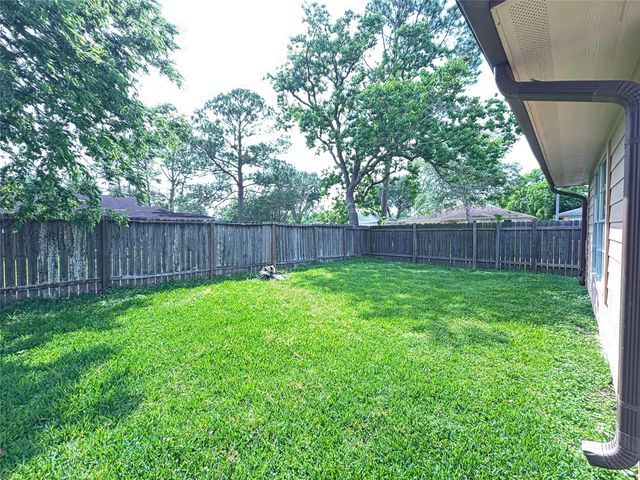 16610 Forest Bend Avenue, Friendswood, TX 77546