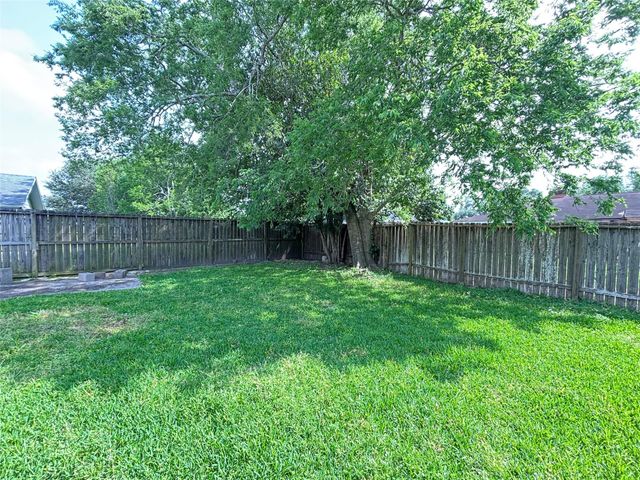 16610 Forest Bend Avenue, Friendswood, TX 77546
