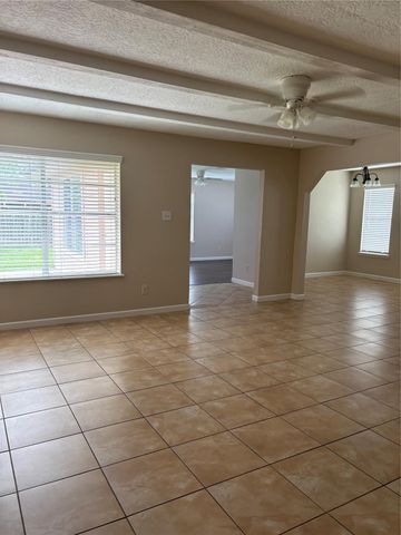 16610 Forest Bend Avenue, Friendswood, TX 77546