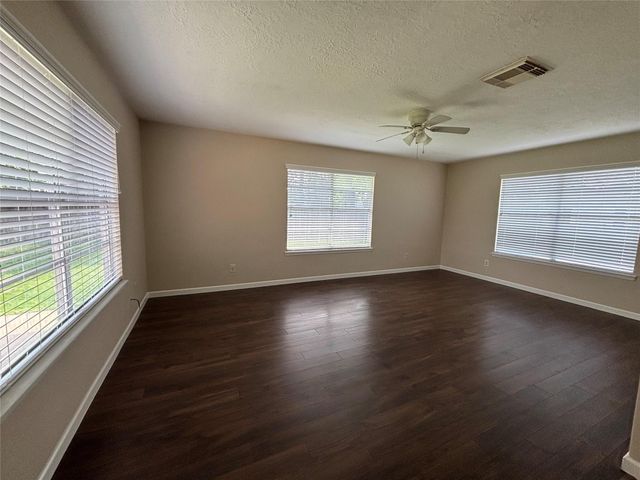 16610 Forest Bend Avenue, Friendswood, TX 77546