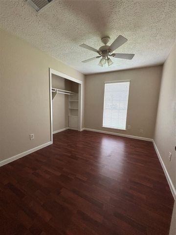 16610 Forest Bend Avenue, Friendswood, TX 77546