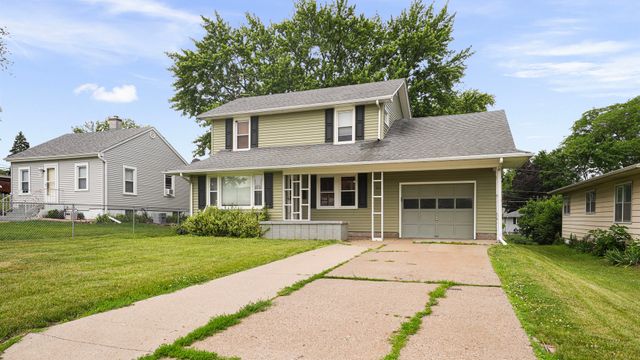 2418 Washington Street, Davenport, IA 52804