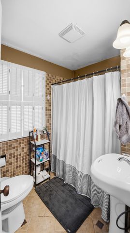 2418 Washington Street, Davenport, IA 52804