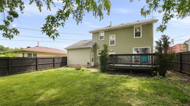 2418 Washington Street, Davenport, IA 52804