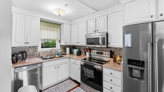 2418 Washington Street, Davenport, IA 52804