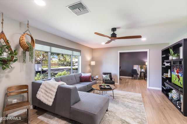 8145 N 1st Drive, Phoenix, AZ 85021