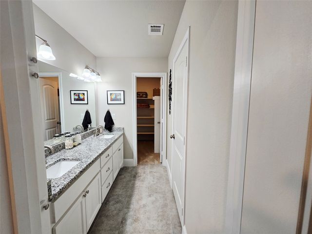101 E Whitewright Road, Savoy, TX 75479