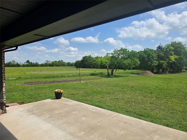 101 E Whitewright Road, Savoy, TX 75479
