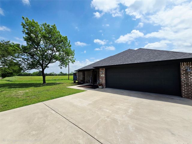 101 E Whitewright Road, Savoy, TX 75479