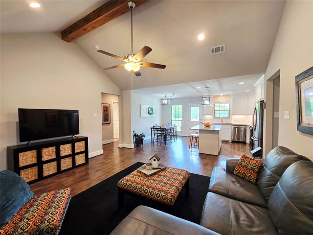 101 E Whitewright Road, Savoy, TX 75479
